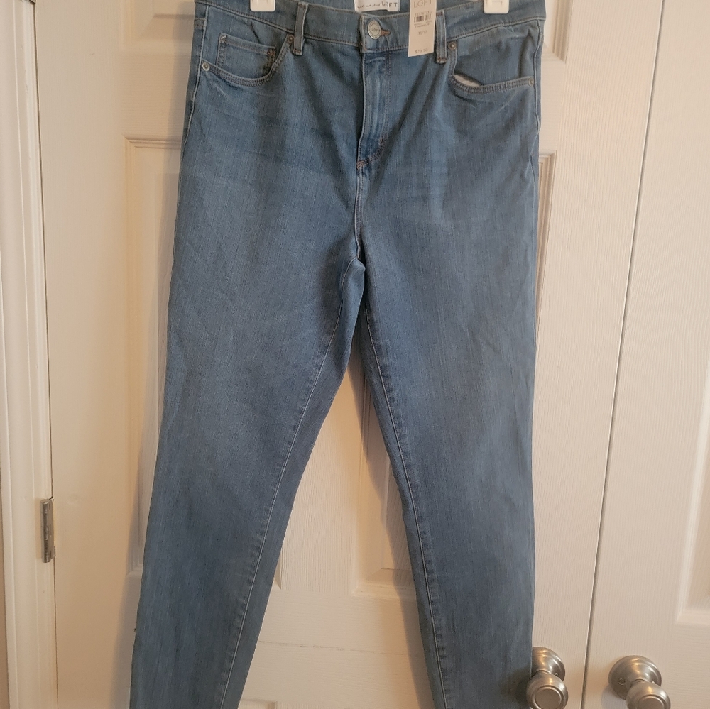 NWT Loft brand light wash Non-Distressed jeans size 12/31